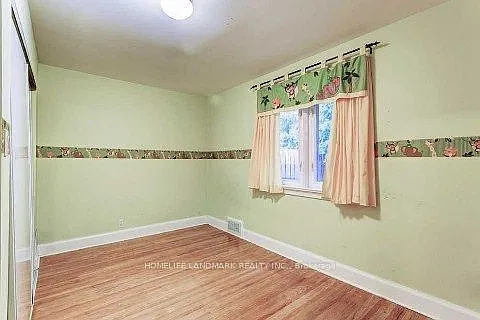 109 Poyntz Ave N — Photo 13