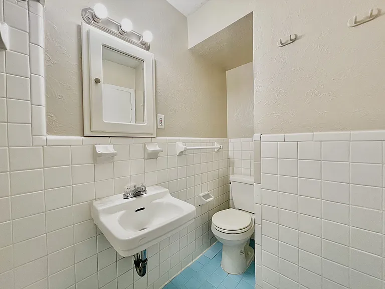 Enfield Court Apartments — Photo 11