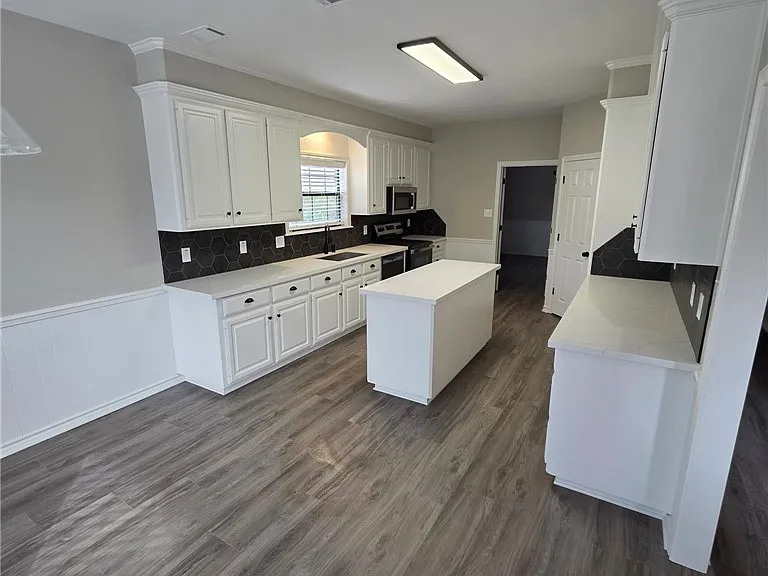 1301 Essex Grn — Photo 9