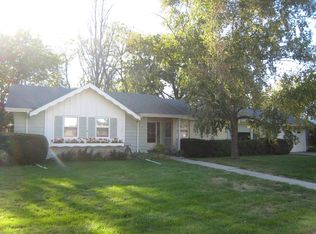 109 Pleasant St, Elkhorn, WI 53121