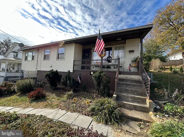 125 N Lee St, Luray, VA 22835