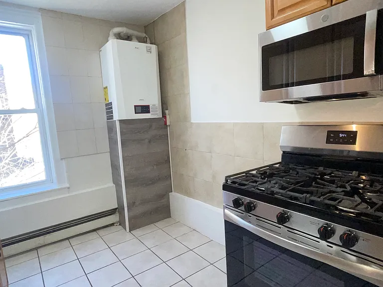 10 Hilliard Ave #4 — Photo 5