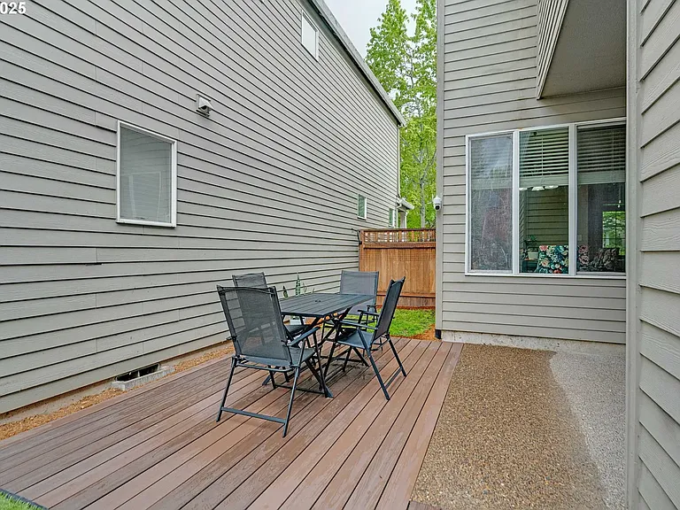 1138 SE Bianca St — Photo 11