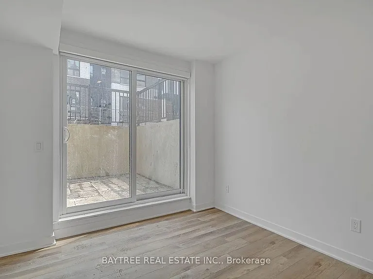 30 Ed Clark Gdns #Townhouse 4 — Photo 16