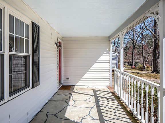 You can get several chairs here comfortably!