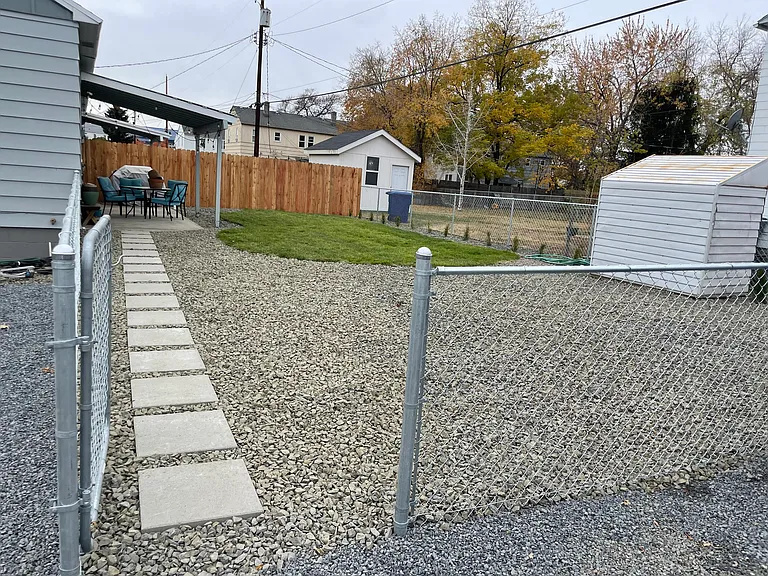 1327 Thayer Dr — Photo 11
