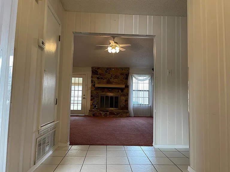 1928 Big Bend Dr — Photo 2