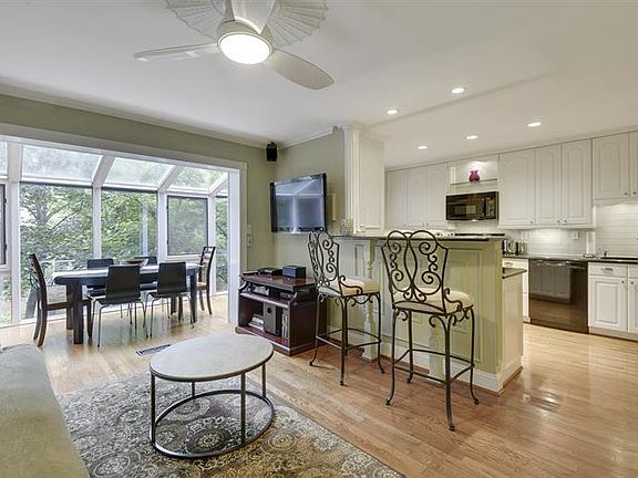 5th image of 6916 McLean Park Manor Ct