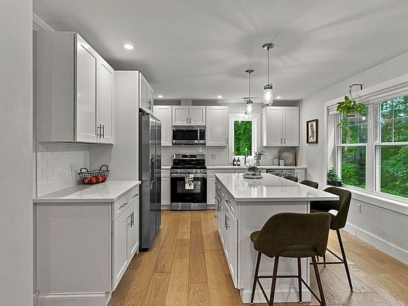 4th image of 24 Locust St