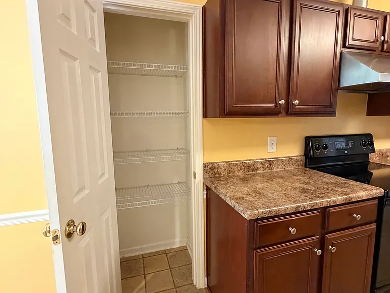 4566 Woodway Dr — Photo 8