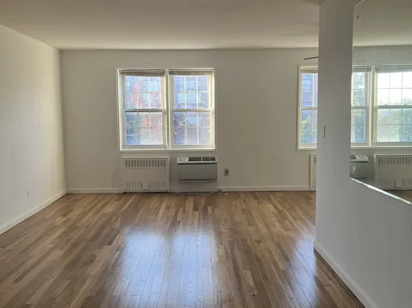 70 N Grove St APT 3P, Freeport, NY 11520