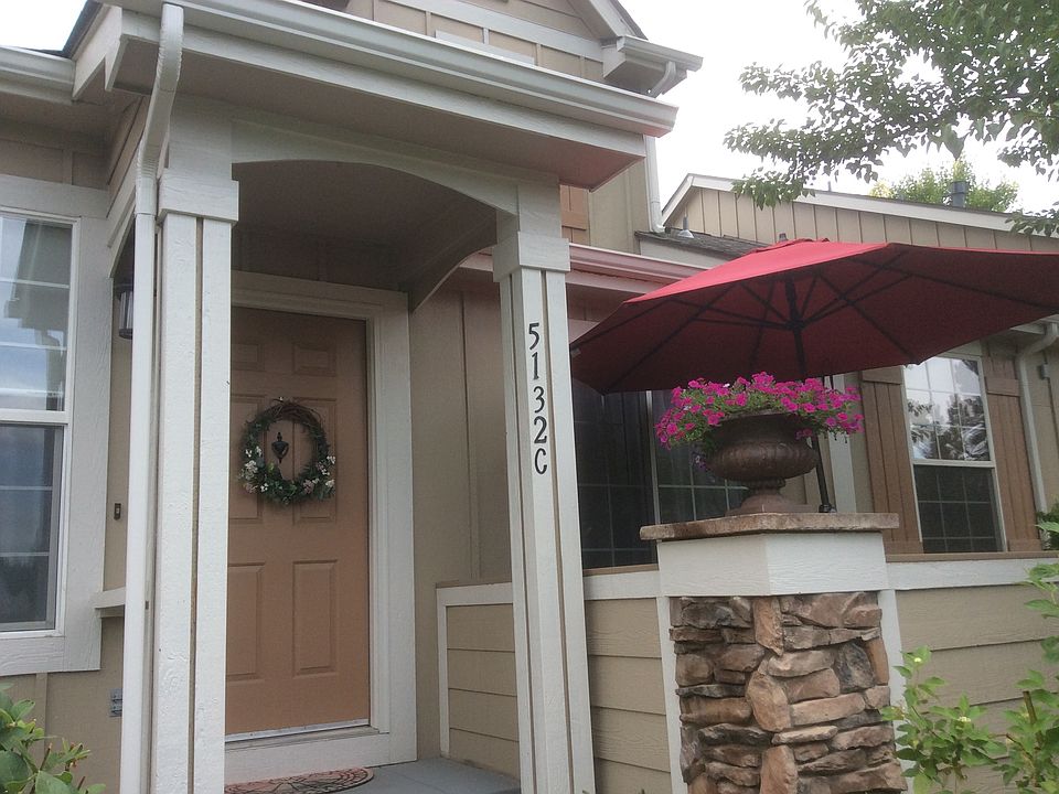 Entrance, end unit ery private