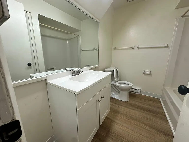 University Park Apartments near Cornell University — Photo 571