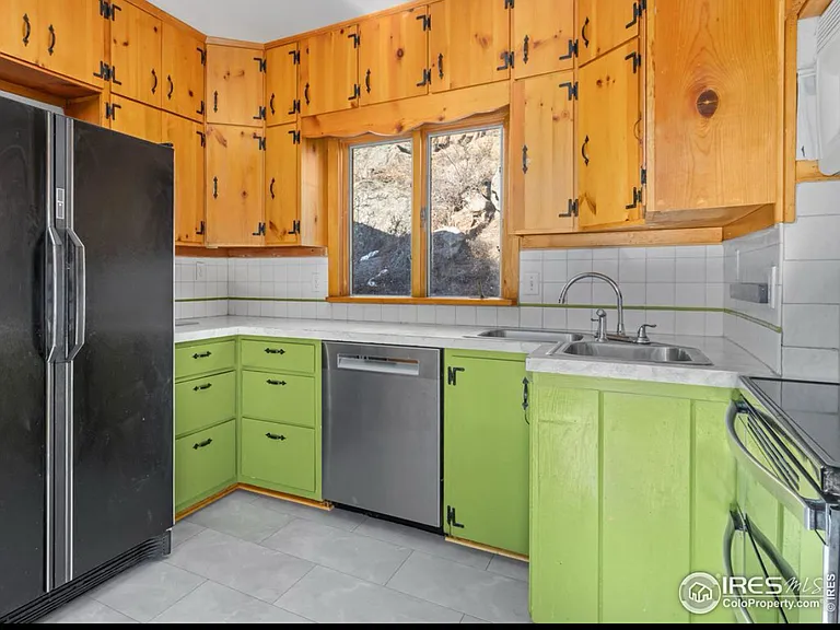 245 Cyteworth Rd — Photo 9