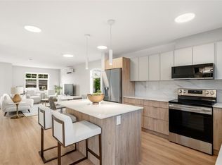 4201 Tyndall Ave #4-203, Saanich, BC