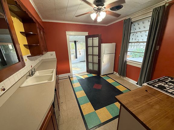 5th image of 209 Audubon St