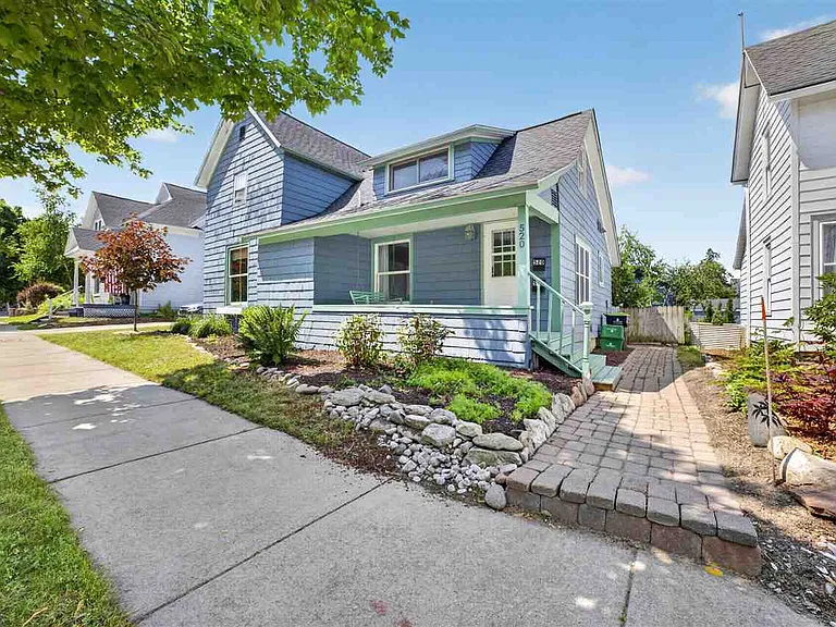 520 Wachtel Ave — Photo 1