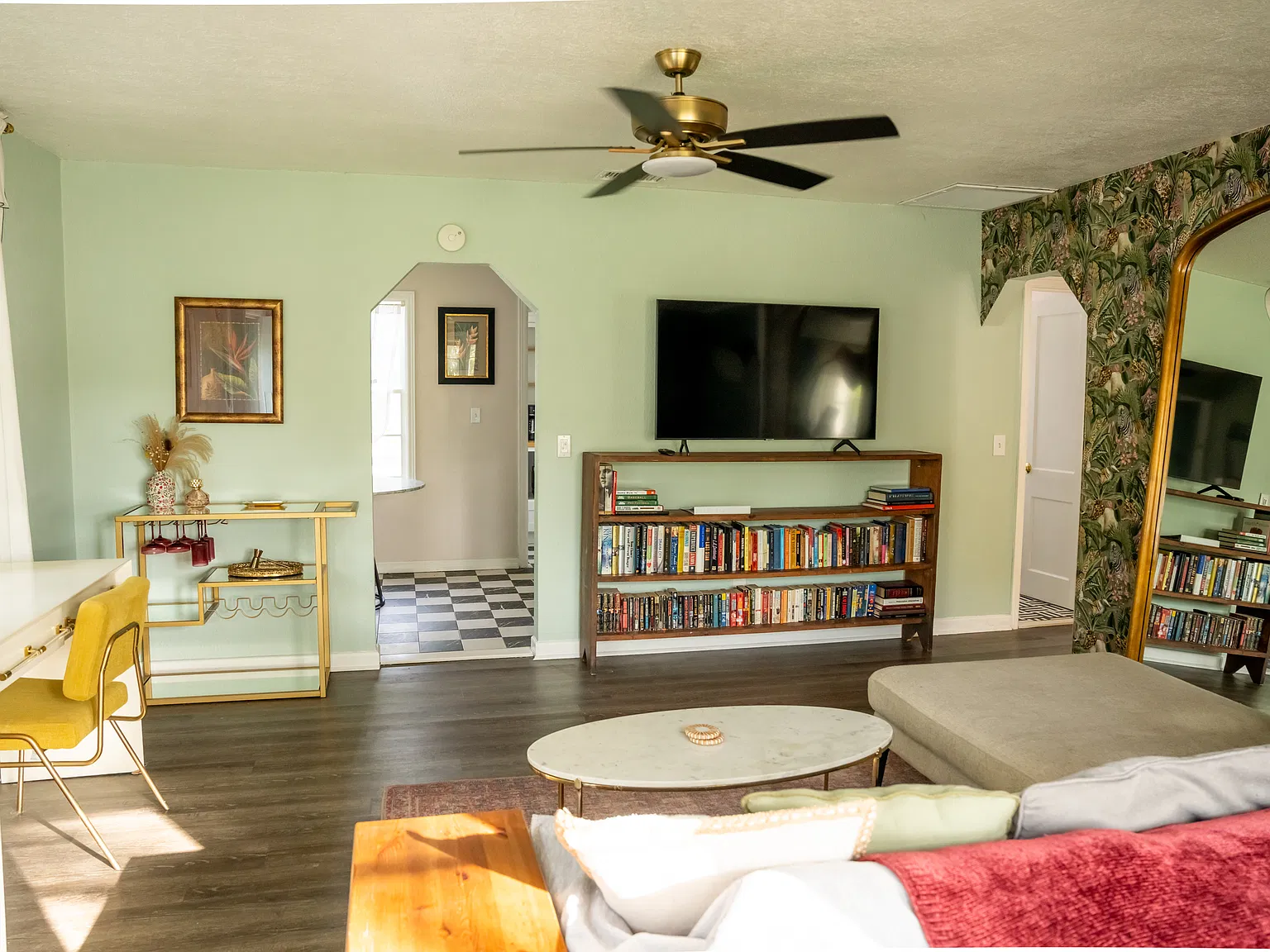 2 bed, 850 sqft, $2,400 — Photo 2