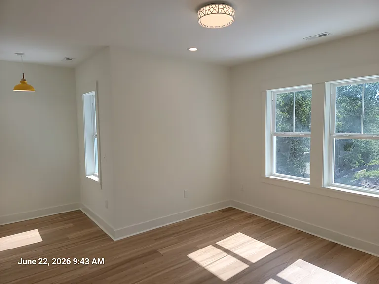 2nd level office/study (no closet)