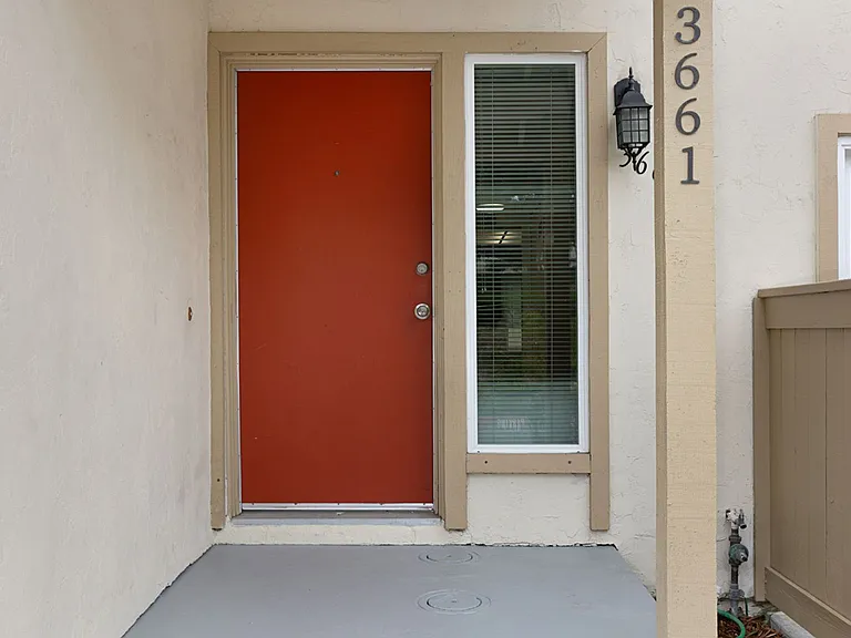 3661 Harvard Dr — Photo 2