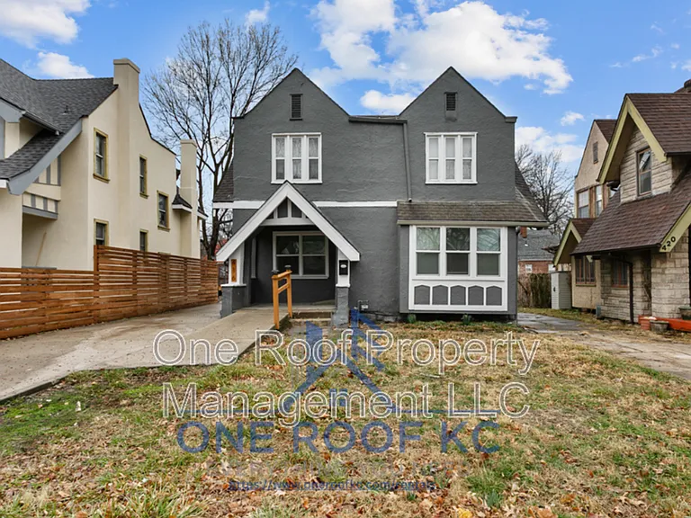 416 N Elmwood Ave — Photo 2