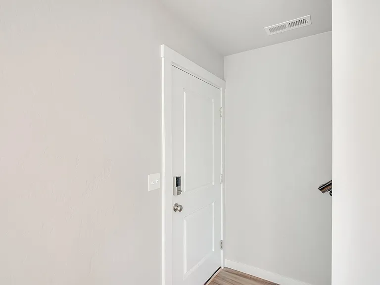1664 S Sunseeker Ln — Photo 3