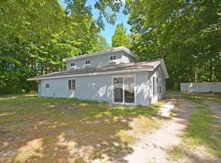 14770 Homestead Rd, Beulah, MI 49617