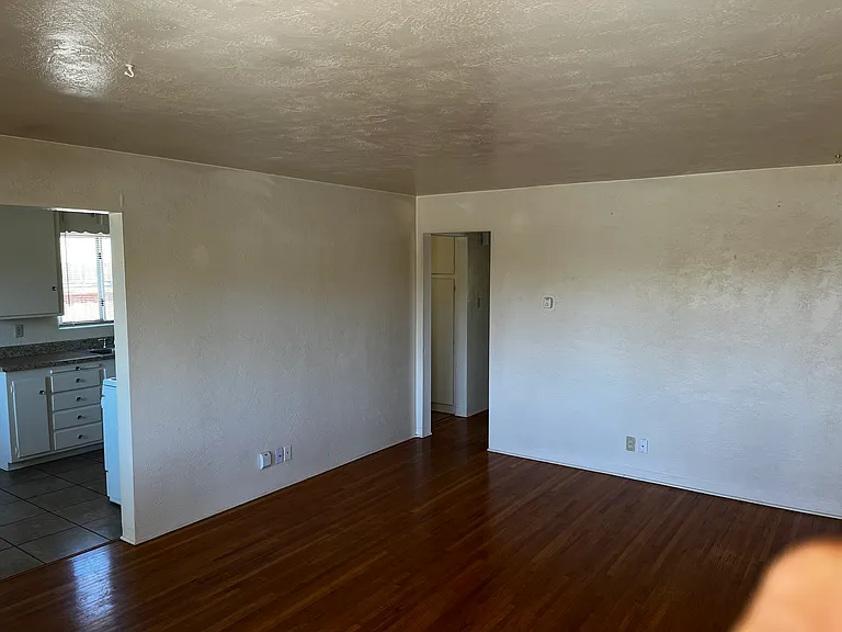 1238 Girard Blvd NE — Photo 2