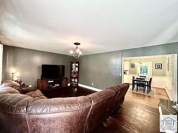 2nd image of 520 Tanglewood Dr