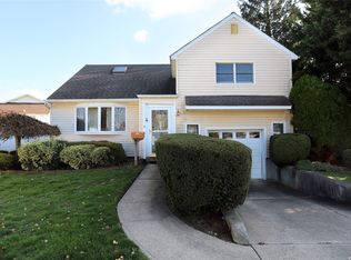 4 Rutland Rd, Massapequa, NY 11758