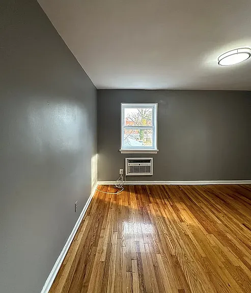 138 E 7th St #7 — Photo 2