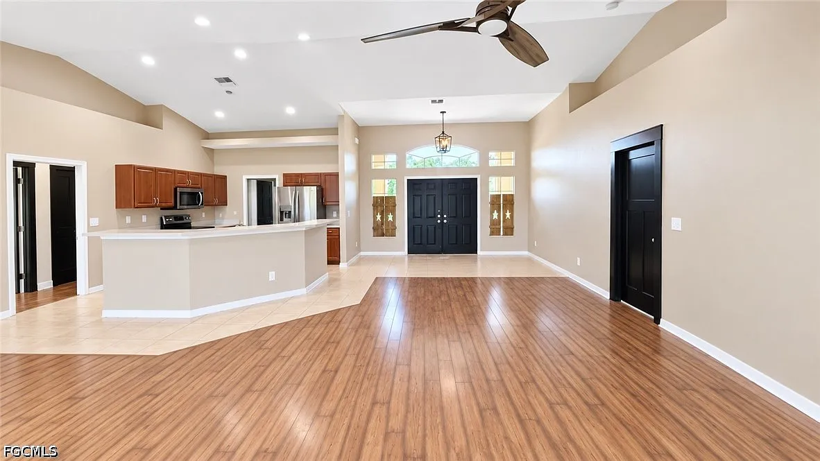 4 bed, 2.0 bath, 1953 sqft, $2,000 — Photo 2