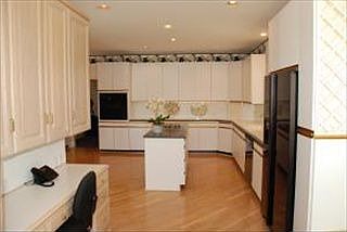 4th image of 43 Court Dr