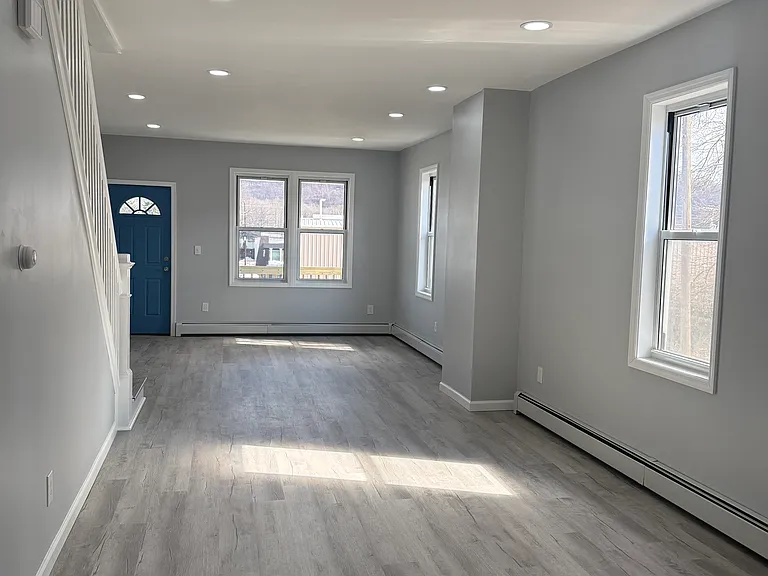 342 Bartlett St — Photo 1