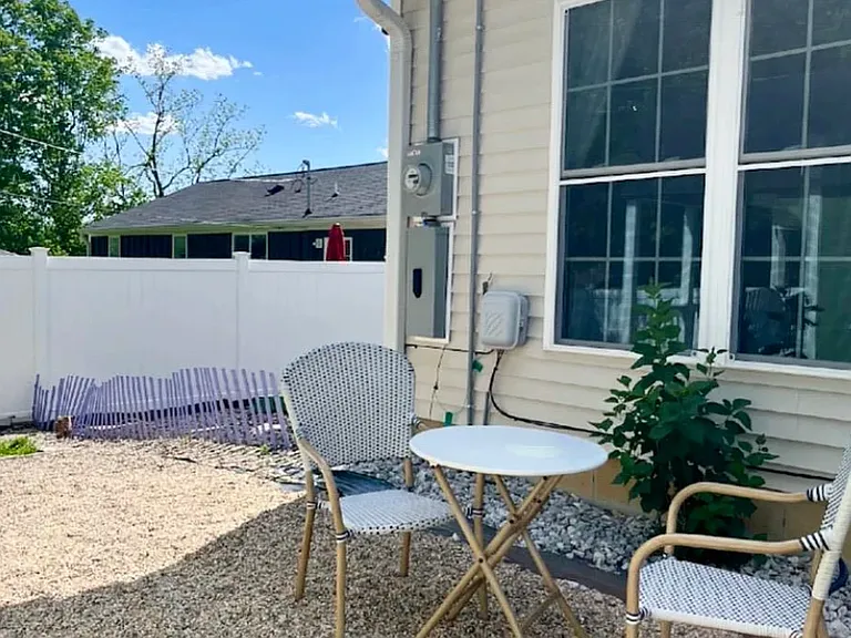 3637 S Rogers St — Photo 17