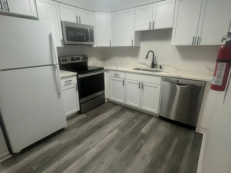 139 E Butler Ave — Photo 1