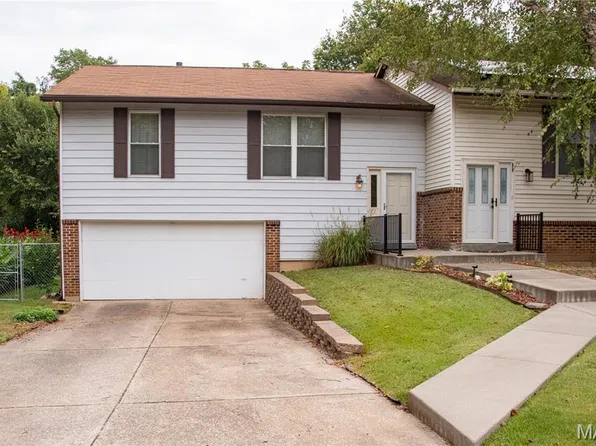 3014 Bluffwood Dr, Saint Charles, MO 63301