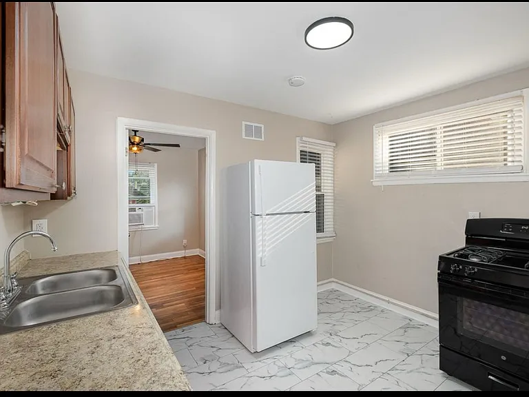 117.5 Adela Ave #3 — Photo 1