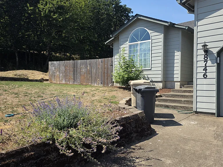 8746 NE Box Elder St — Photo 2