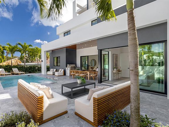 3rd image of 3205 Leigh Road