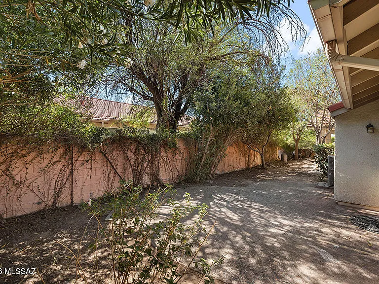 5580 N Via Umbrosa — Photo 38