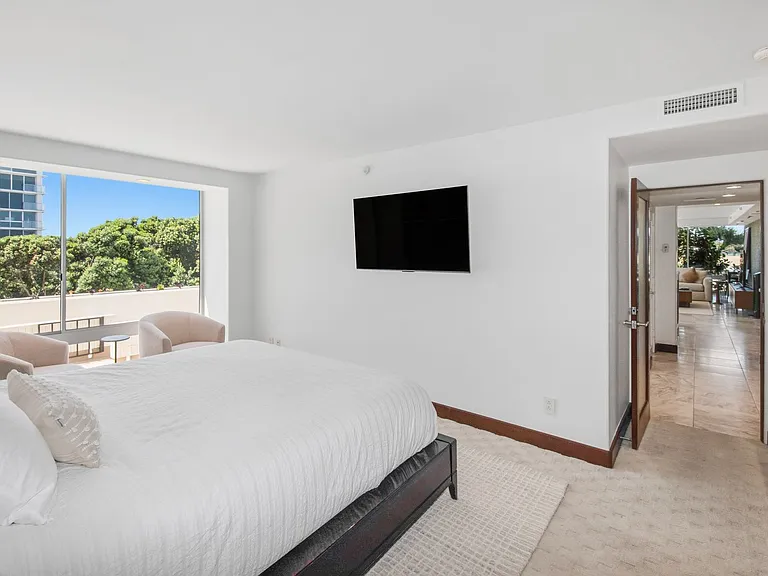 1810 Avenida Del Mundo #104 — Photo 11