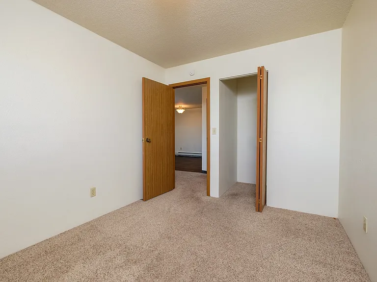 Fargo, ND South Pointe Apartments | Bedroom
