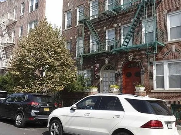 819 49th St #1R, Brooklyn, NY 11220