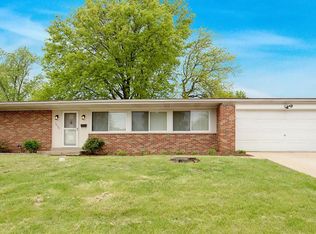 1655 Fairmount Dr, Florissant, MO 63033