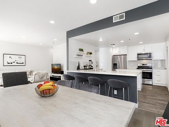 2nd image of 5350 White Oak Ave APT 314