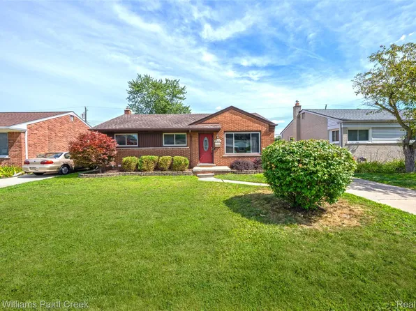 22613 Port St, Saint Clair Shores, MI 48082