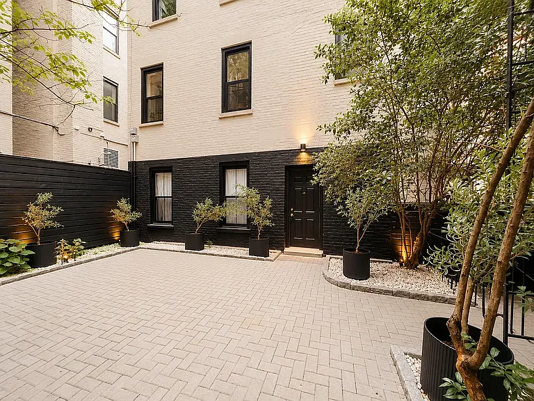 404 W 51st St #4A — Photo 7