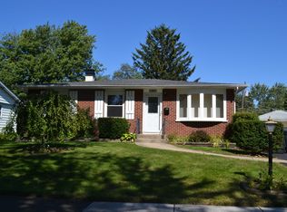 2404 Cedar St, Rolling Meadows, IL 60008