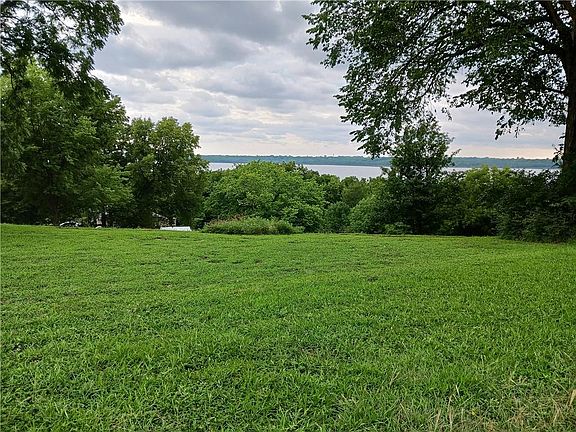 2nd image of 0000 Lakeshore Dr. Kansas